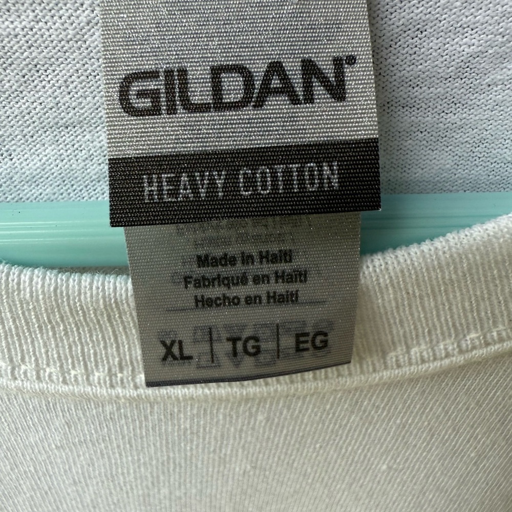 Gildan Unisex XL White T-Shirt "My Grandson Defends Freedom" Graphic - Picture 5 of 5
